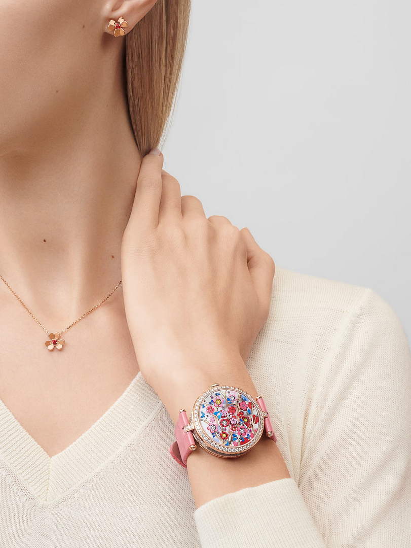Van Cleef & Arpels Frivole pendant mini style VCARP7S800 rose gold Van Cleef & Arpels Frivole Pendant Mini Style Vcarp7S800 Rose Gold