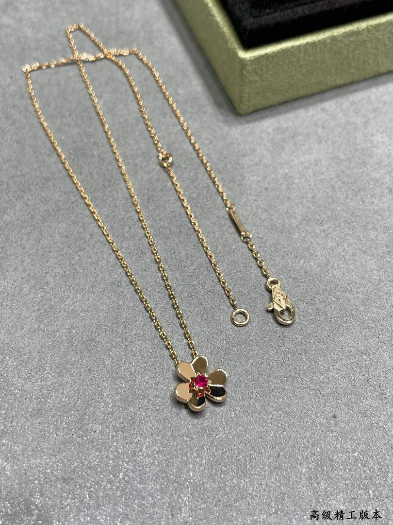 Van Cleef & Arpels Frivole pendant mini style VCARP7S800 rose gold Van Cleef & Arpels Frivole Pendant Mini Style Vcarp7S800 Rose Gold
