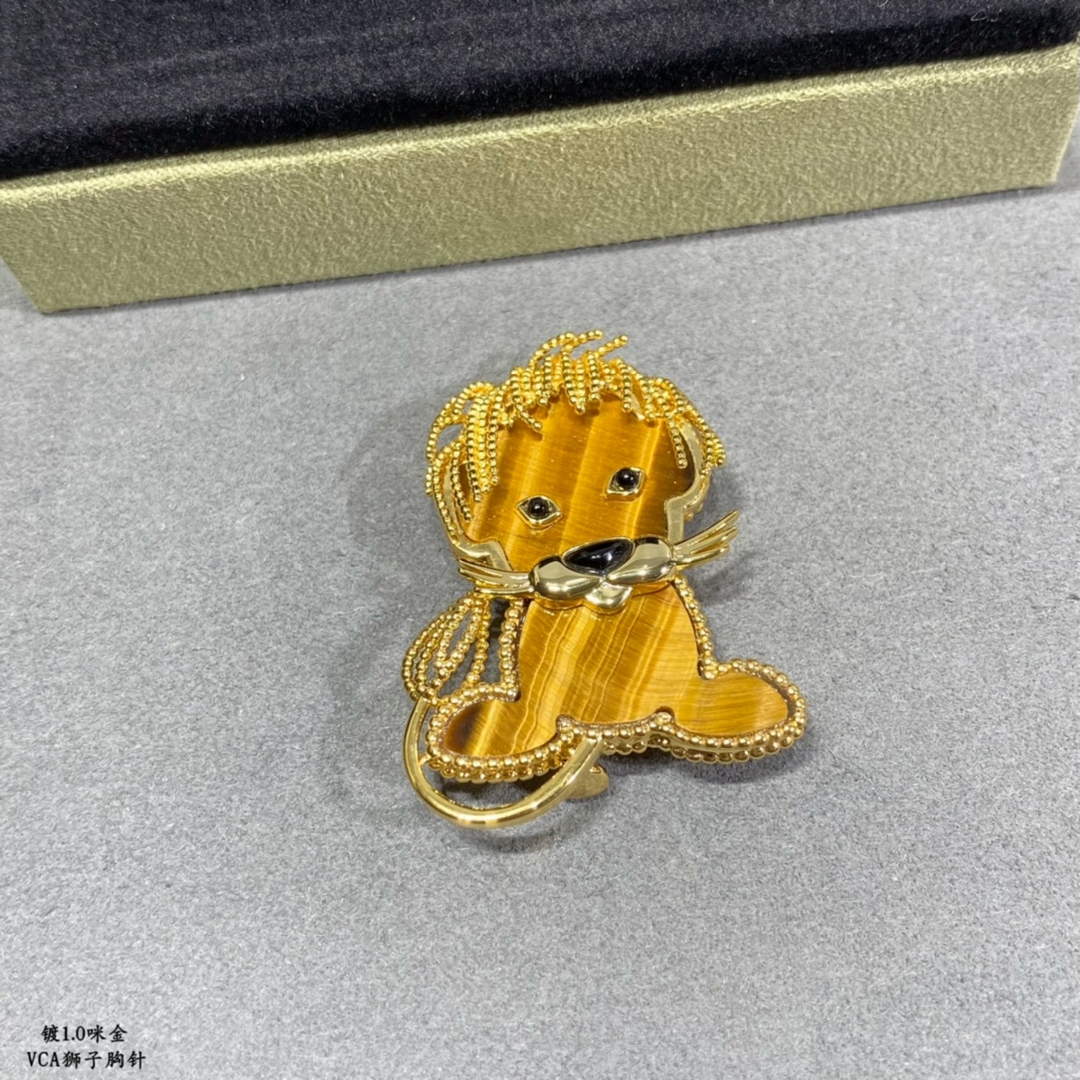 Van Cleef & Arpels Lucky Animals Lion brooch VCARP2AQ00 yellow gold Van Cleef & Arpels Lucky Animals Lion Brooch Vcarp2Aq00 Yellow Gold