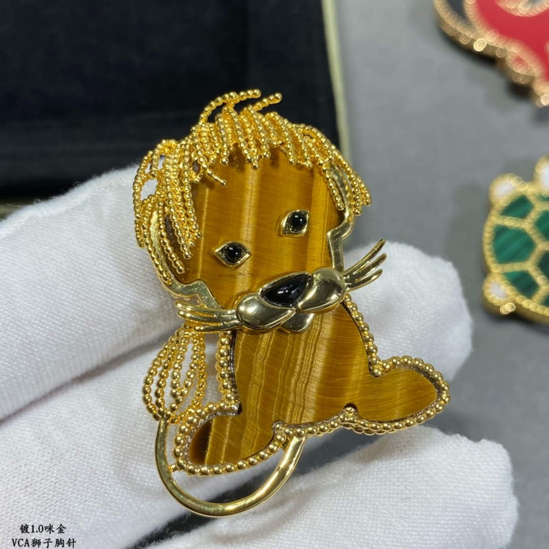 Van Cleef & Arpels Lucky Animals Lion brooch VCARP2AQ00 yellow gold Van Cleef & Arpels Lucky Animals Lion Brooch Vcarp2Aq00 Yellow Gold
