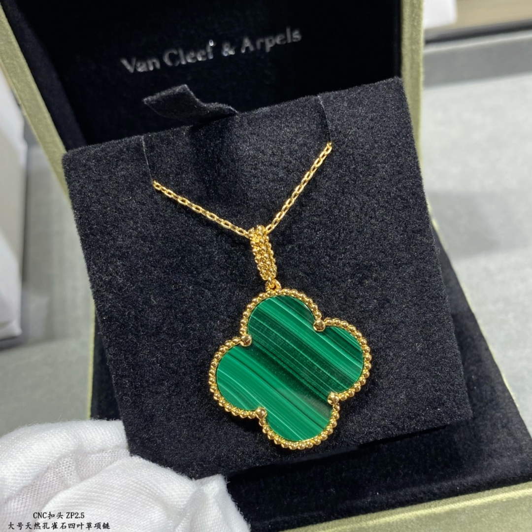 Van Cleef & Arpels Magic Alhambra long necklace 1 motif VCARO3MG00 yellow gold Van Cleef & Arpels Magic Alhambra Long Necklace 1 Motif Vcaro3Mg00 Yellow Gold