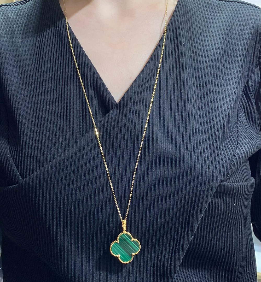Van Cleef & Arpels Magic Alhambra long necklace 1 motif VCARO3MG00 yellow gold Van Cleef & Arpels Magic Alhambra Long Necklace 1 Motif Vcaro3Mg00 Yellow Gold