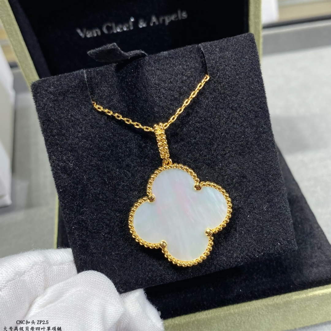 Van Cleef & Arpels Magic Alhambra long necklace 1 motif VCARO49L00 yellow gold