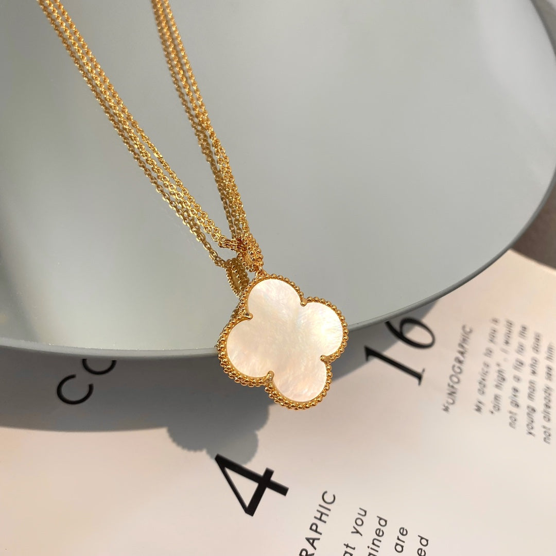 Van Cleef & Arpels Magic Alhambra long necklace 1 motif VCARO49L00 yellow gold Van Cleef & Arpels Magic Alhambra Long Necklace 1 Motif Vcaro49L00 Yellow Gold