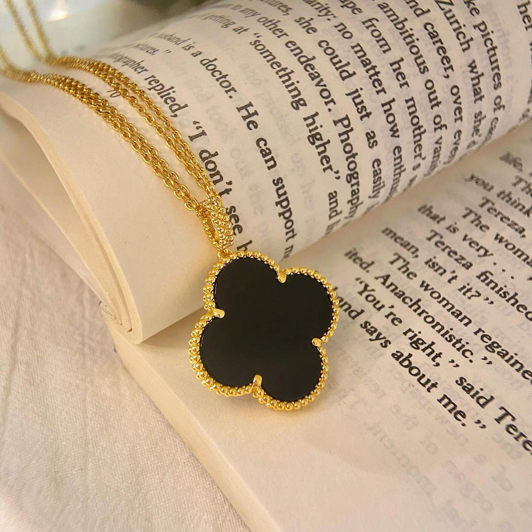 Van Cleef & Arpels Magic Alhambra long necklace 1 motif VCARO49M00 yellow gold Van Cleef & Arpels Magic Alhambra Long Necklace 1 Motif Vcaro49M00 Yellow Gold
