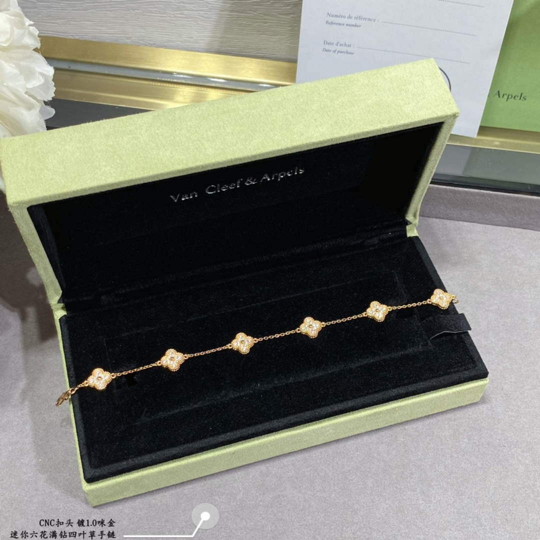 Van Cleef & Arpels Sweet Alhambra bracelet 6 motif VCARO85700 rose gold Van Cleef & Arpels Sweet Alhambra Bracelet 6 Motif Vcaro85700 Rose Gold