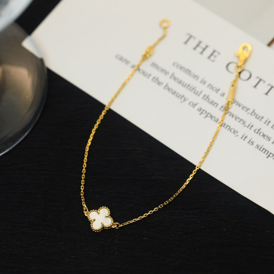 Van Cleef & Arpels Sweet Alhambra bracelet VCARF68800 yellow gold Van Cleef & Arpels Sweet Alhambra Bracelet Vcarf68800 Yellow Gold