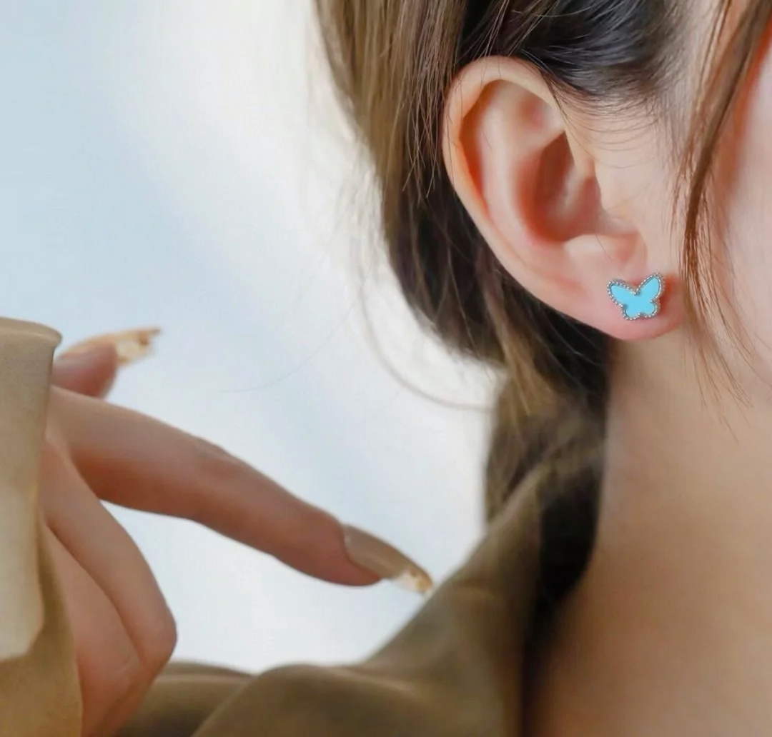 Van Cleef & Arpels Sweet Alhambra Butterfly Earrings VCARN5JN00 white gold Van Cleef & Arpels Sweet Alhambra Butterfly Earrings Vcarn5Jn00 White Gold