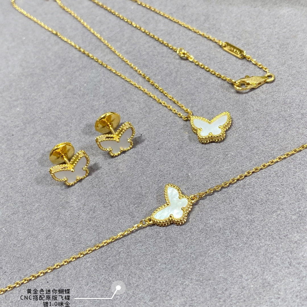 Van Cleef & Arpels Sweet Alhambra butterfly pendant VCARF69300 yellow gold Van Cleef & Arpels Sweet Alhambra Butterfly Pendant Vcarf69300 Yellow Gold