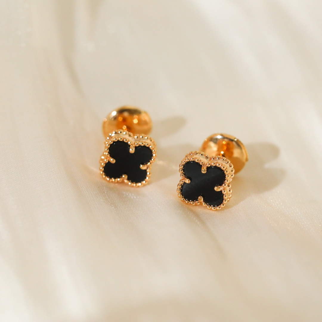 Van Cleef & Arpels Sweet Alhambra earrings VCARA44900 rose gold Van Cleef & Arpels Sweet Alhambra Earrings Vcara44900 Rose Gold