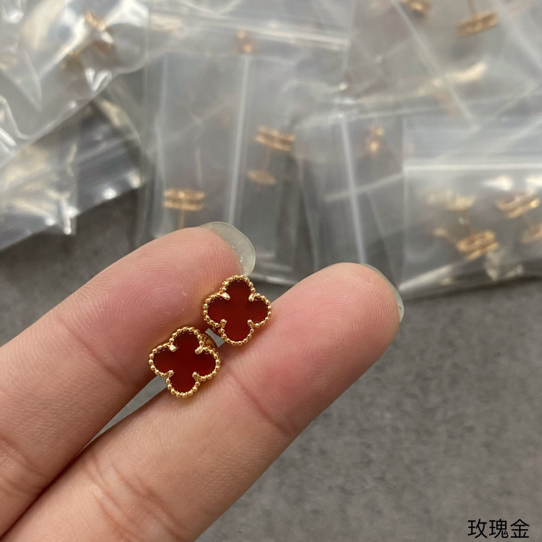 Van Cleef & Arpels Sweet Alhambra earrings VCARN6BO00 rose gold Van Cleef & Arpels Sweet Alhambra Earrings Vcarn6Bo00 Rose Gold