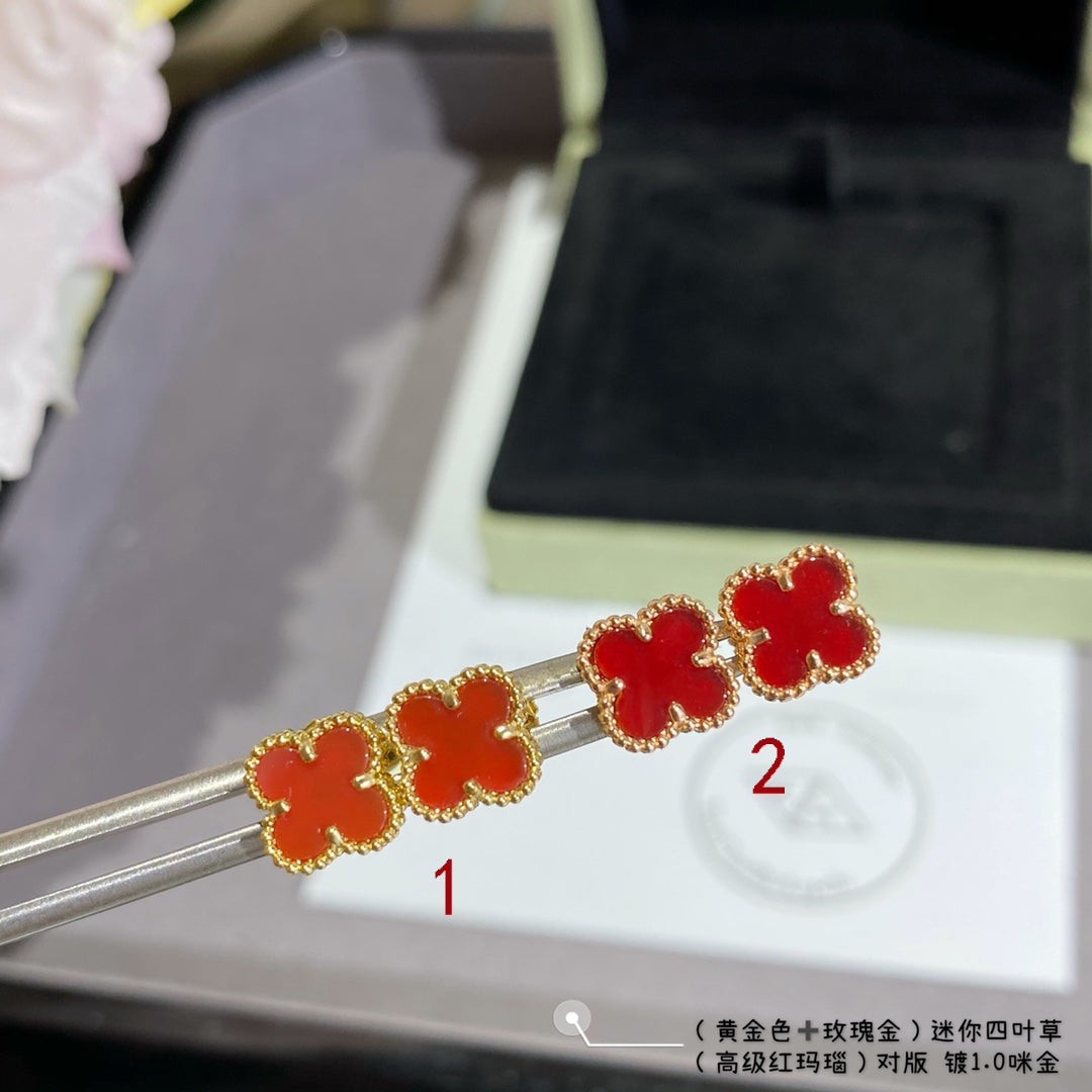 Van Cleef & Arpels Sweet Alhambra earrings VCARN6BO00 rose gold Van Cleef & Arpels Sweet Alhambra Earrings Vcarn6Bo00 Rose Gold