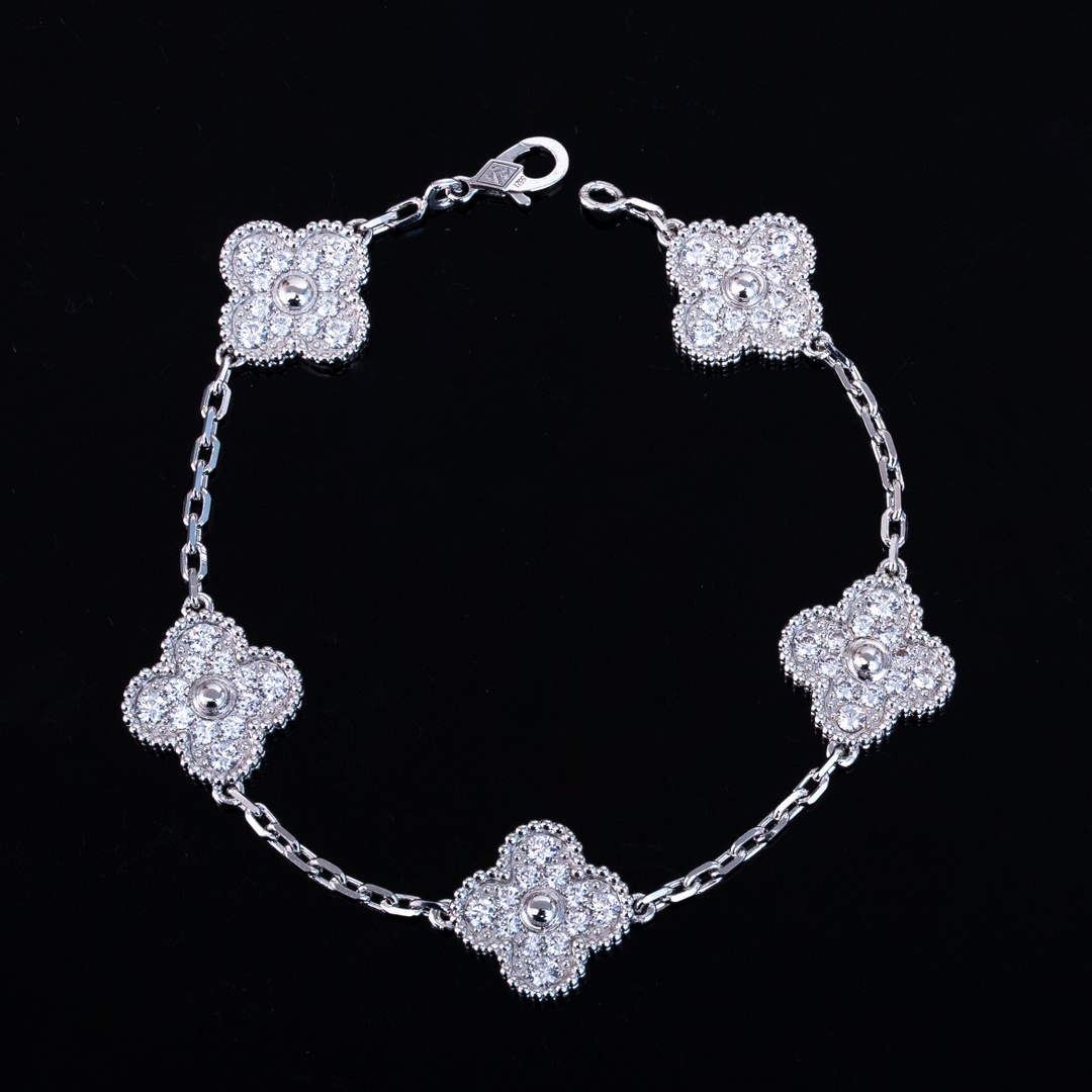Van Cleef & Arpels Vintage Alhambra bracelet, 5 four-leaf lucky totems VCARA41500 White gold