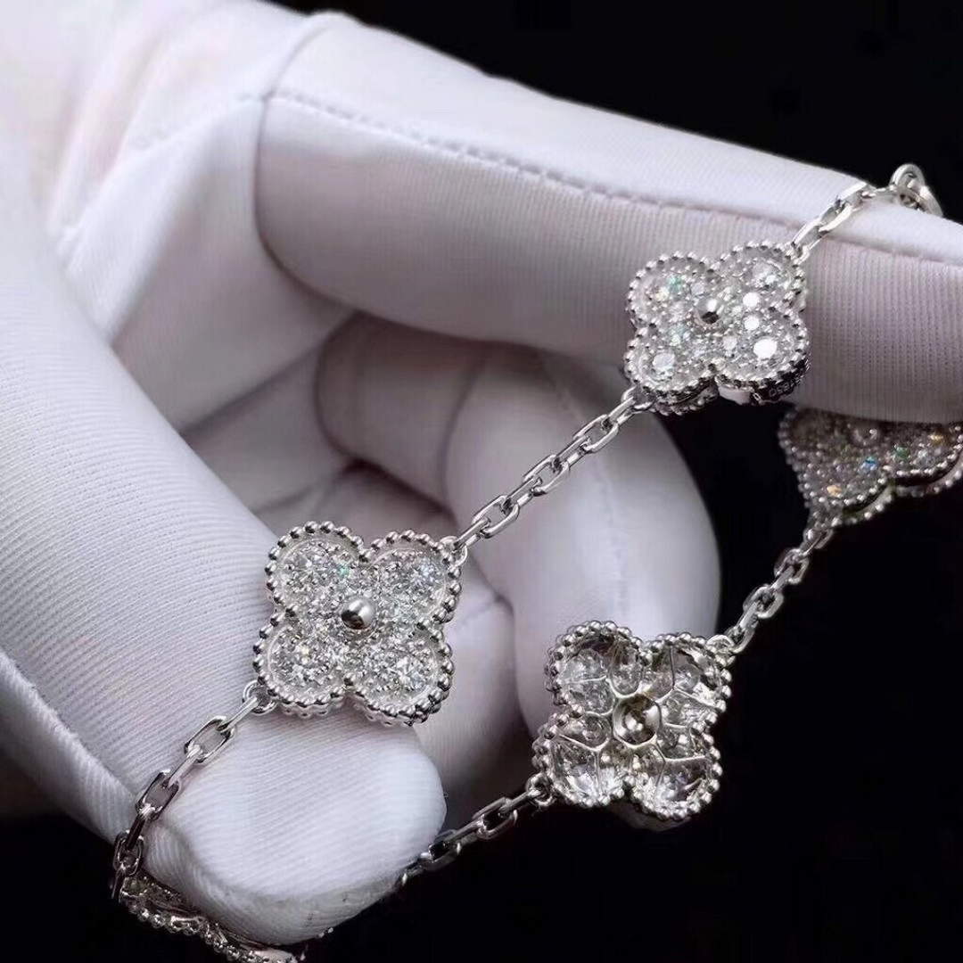 Van Cleef & Arpels Vintage Alhambra bracelet, 5 four-leaf lucky totems VCARA41500 White gold