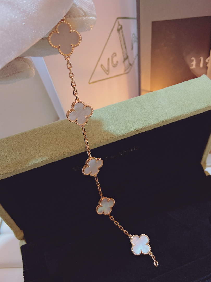 Van Cleef & Arpels Vintage Alhambra bracelet, 5 motifs VCARF48400 Rose gold