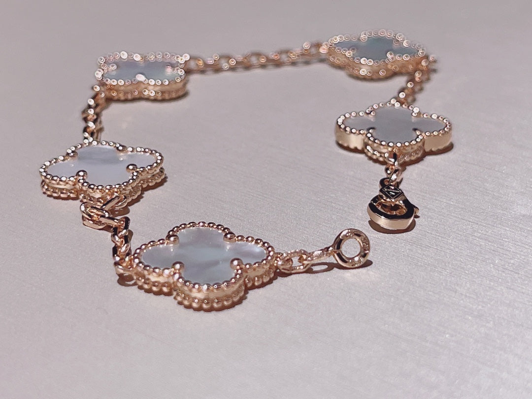 Van Cleef & Arpels Vintage Alhambra bracelet, 5 motifs VCARF48400 Rose gold