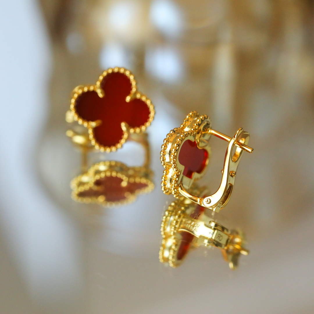 Van Cleef & Arpels Vintage Alhambra earrings VCARD40400 yellow gold