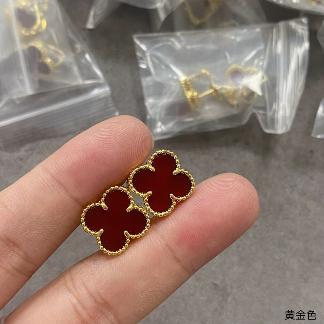 Van Cleef & Arpels Vintage Alhambra earrings VCARD40400 yellow gold