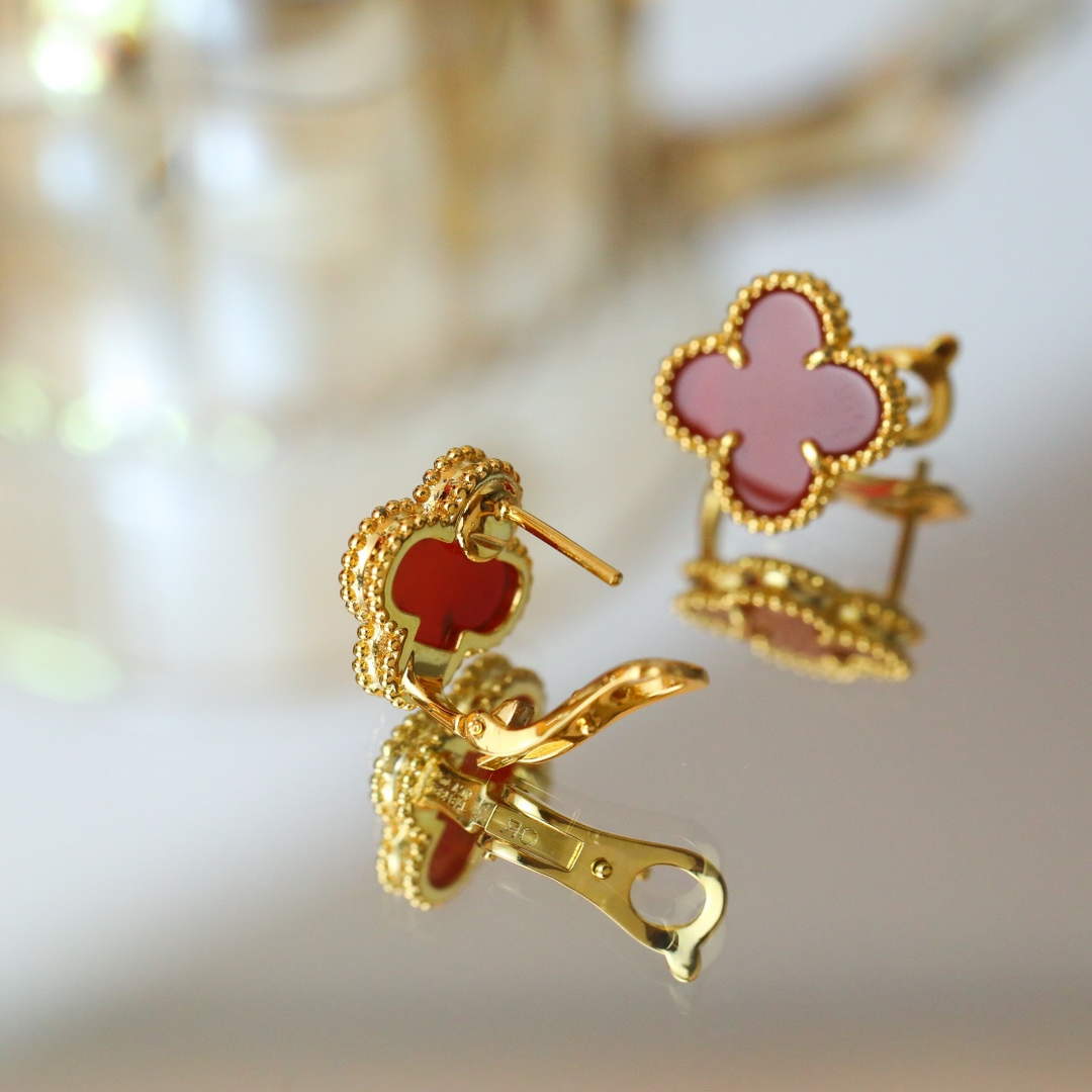 Van Cleef & Arpels Vintage Alhambra earrings VCARD40400 yellow gold