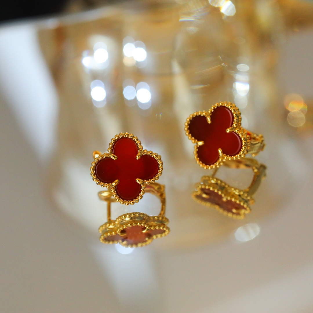 Van Cleef & Arpels Vintage Alhambra earrings VCARD40400 yellow gold