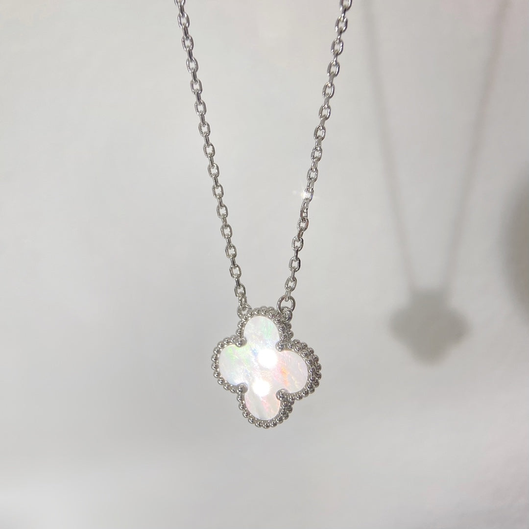Van Cleef & Arpels Vintage Alhambra pendant White gold VCARF48700 V5806