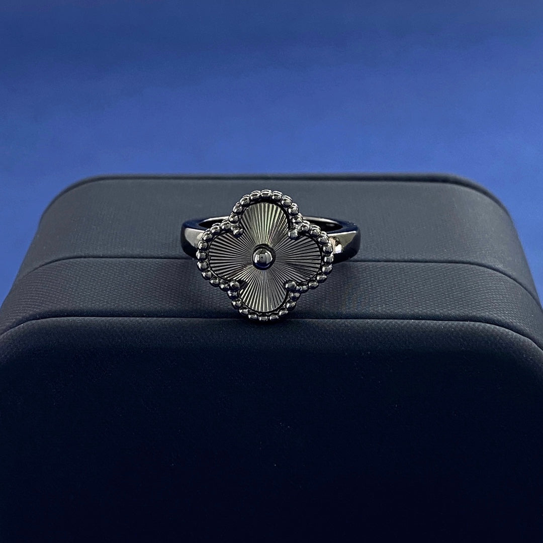 Van Cleef & Arpels Vintage Alhambra Ring Black VCA41807 Van Cleef & Arpels Vintage Alhambra Ring Black Vca41807