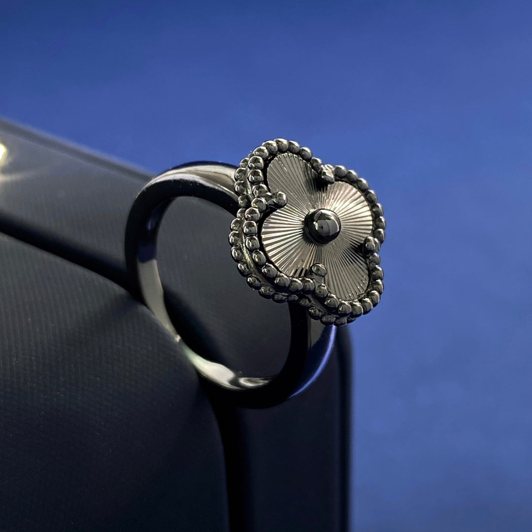 Van Cleef & Arpels Vintage Alhambra Ring Black VCA41807 Van Cleef & Arpels Vintage Alhambra Ring Black Vca41807