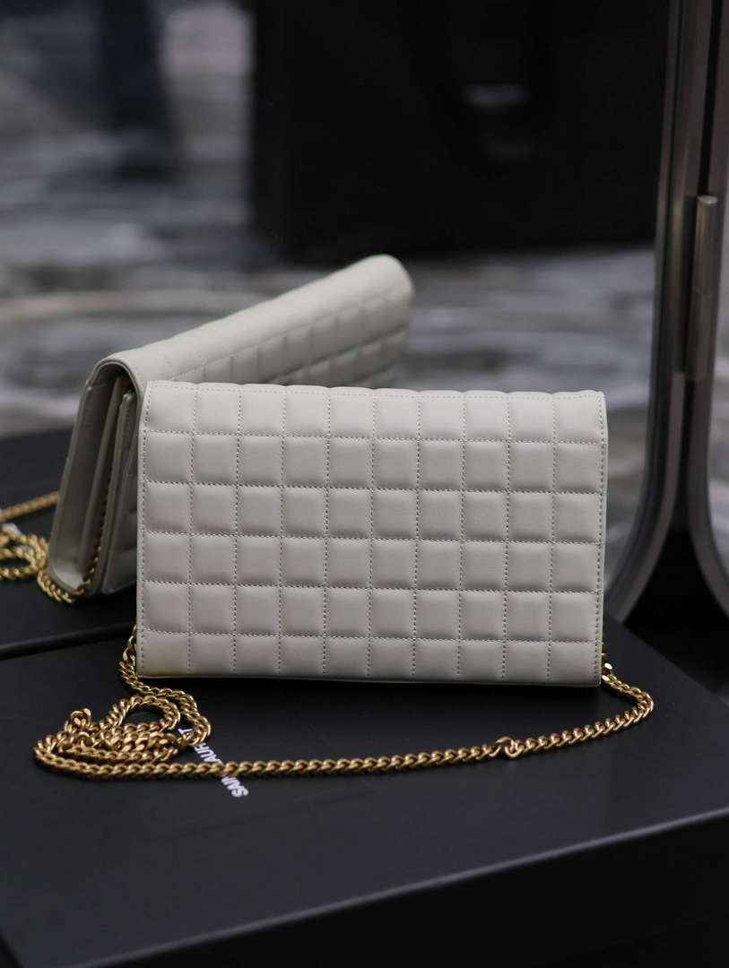 YSL 743346 Cassandre Matelassé Carré Chain Wallet In Quilted Leather White
