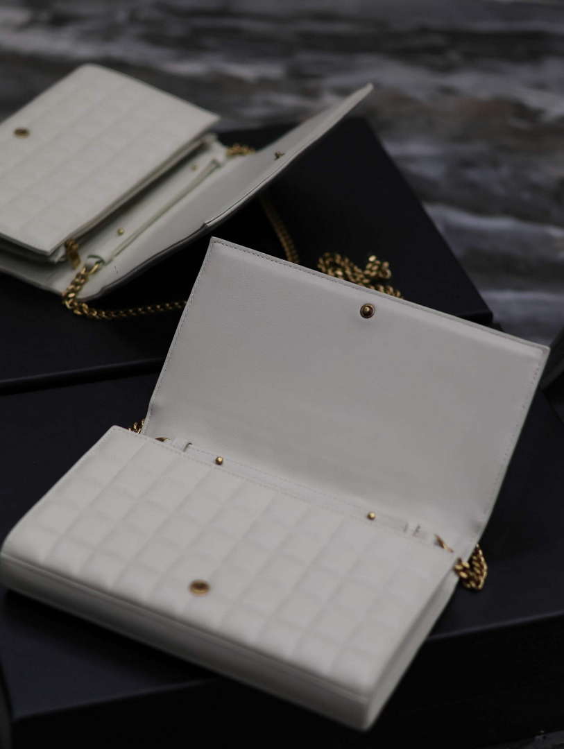 YSL 743346 Cassandre Matelassé Carré Chain Wallet In Quilted Leather White